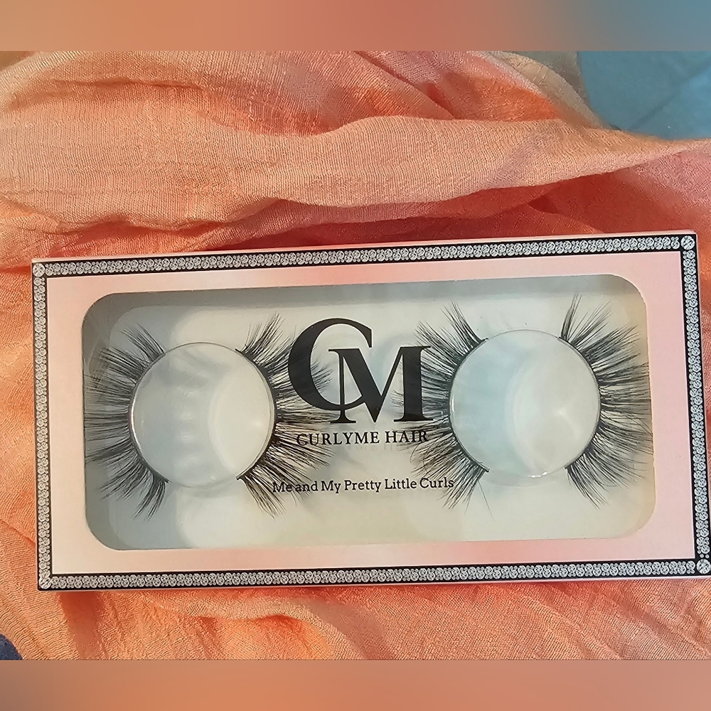 Curly Me 3D Faux Dramatic Lashes Set Of Two New Sealed In Box